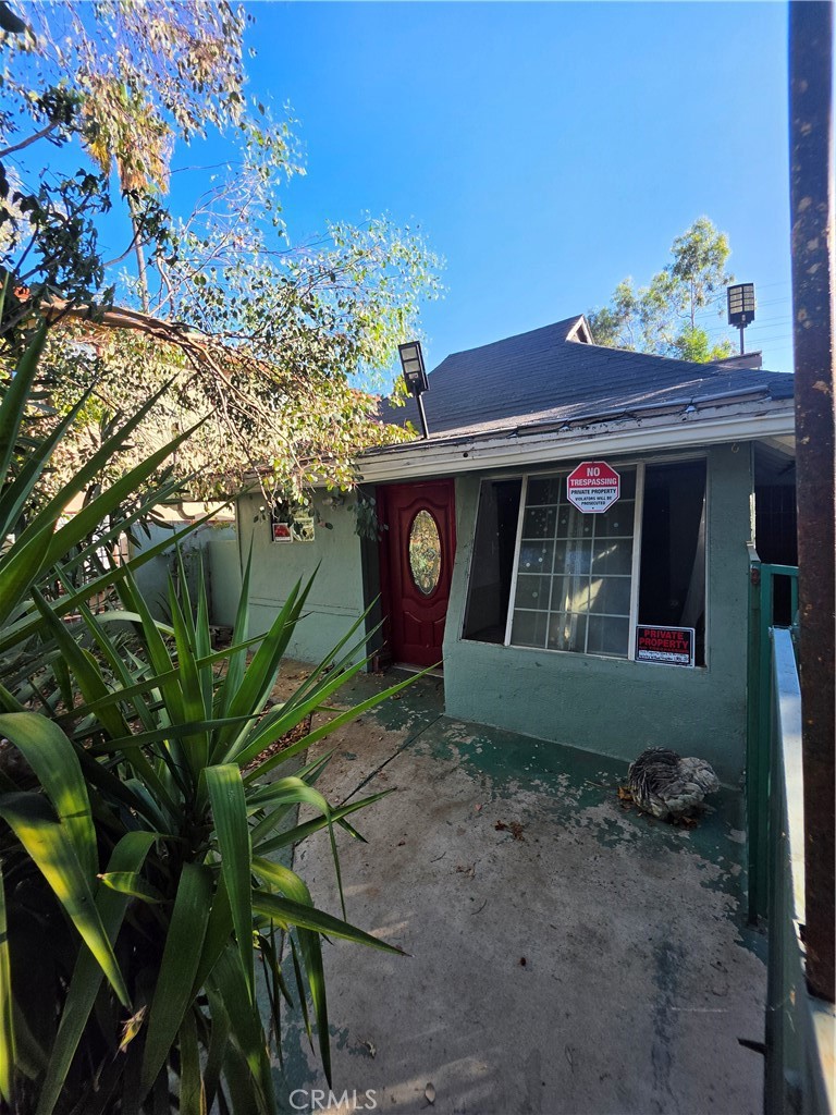5925 Whitnall Highway Property Photo 1