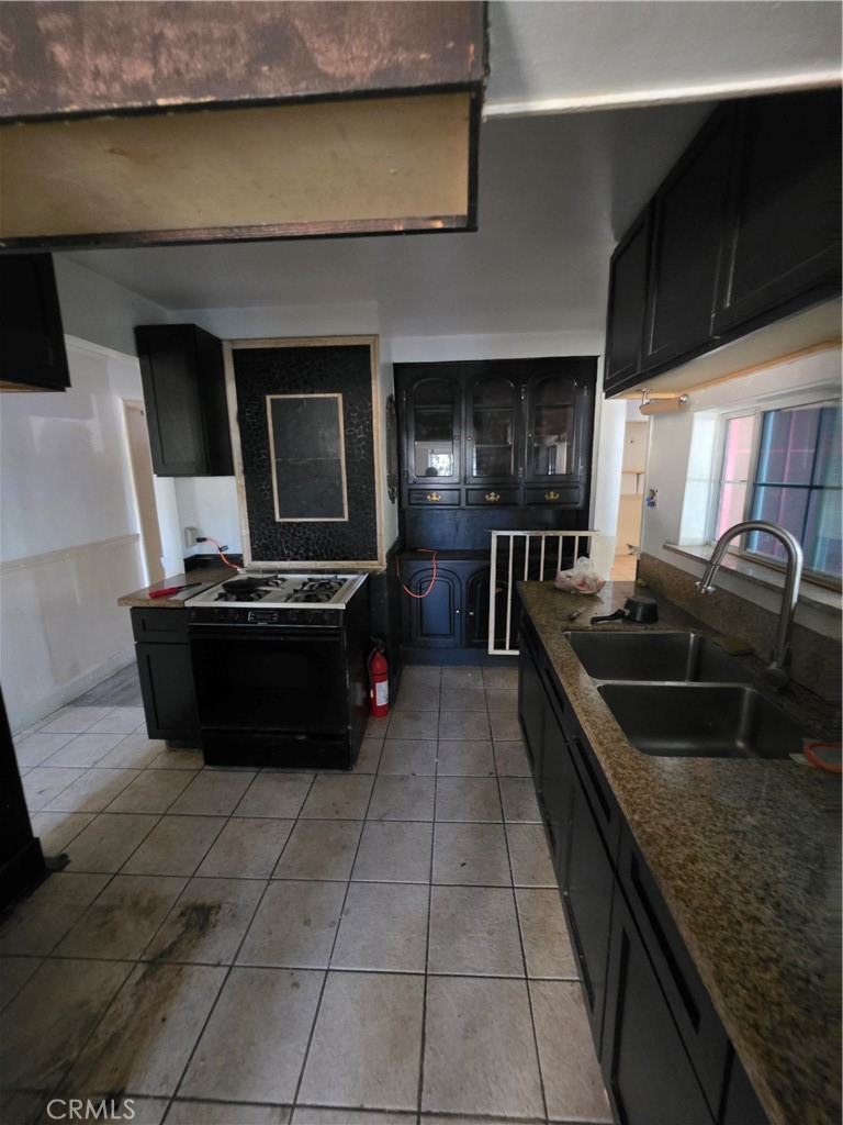 5925 Whitnall Highway Property Photo 36