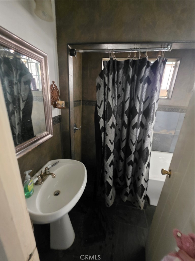 5925 Whitnall Highway Property Photo 37
