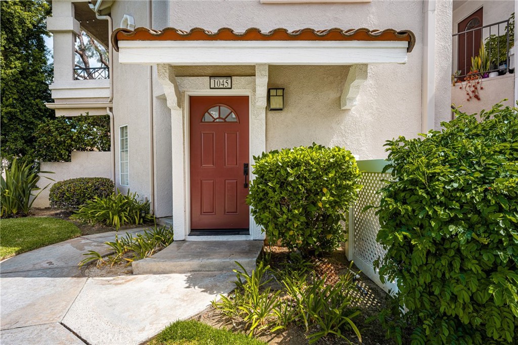 1045 S Daybreak Court Property Photo 4