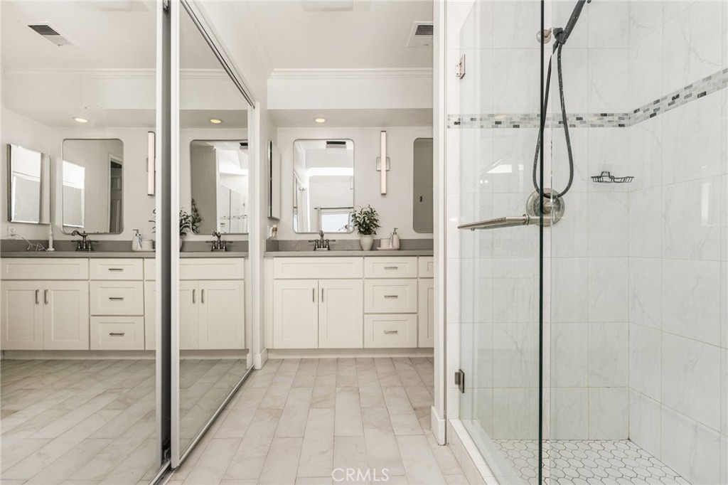 1045 S Daybreak Court Property Photo 28