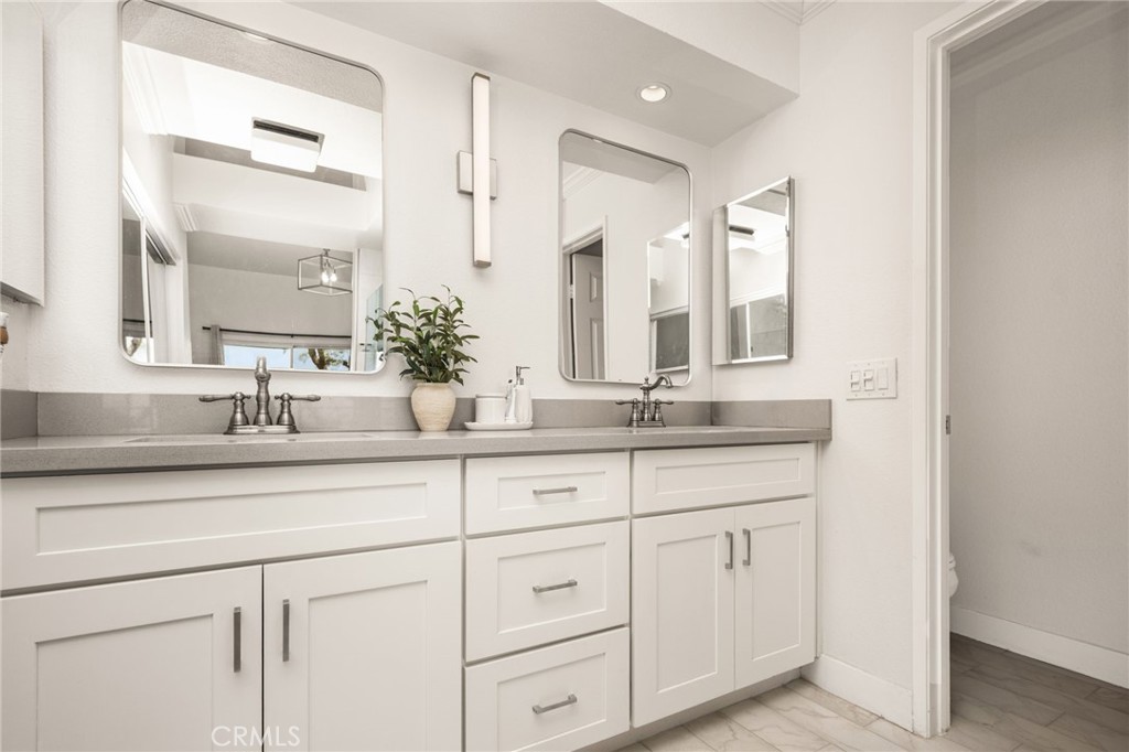1045 S Daybreak Court Property Photo 30