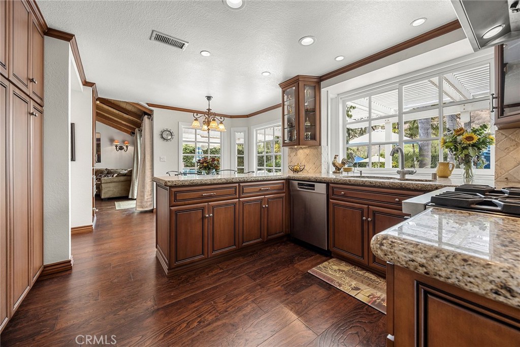 5329 Brentwood Property Photo 4