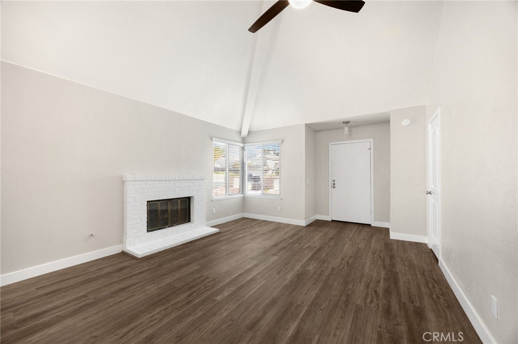 7372 Hinsdale Place Property Photo 4