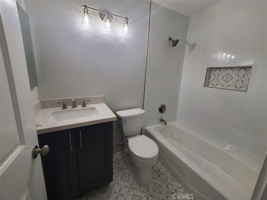 7372 Hinsdale Place Property Photo 8