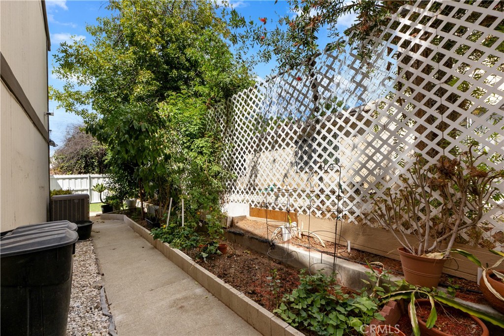 8515 Burnet #b Avenue #b Property Photo 6