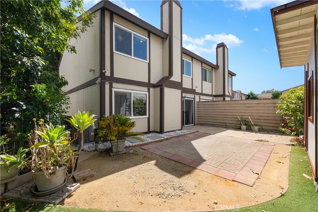 8515 Burnet #b Avenue #b Property Photo 9