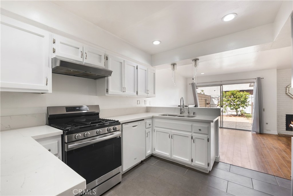 8515 Burnet #b Avenue #b Property Photo 12