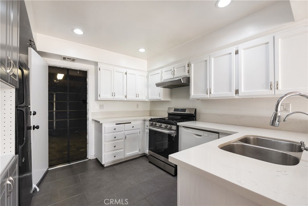 8515 Burnet #b Avenue #b Property Photo 14