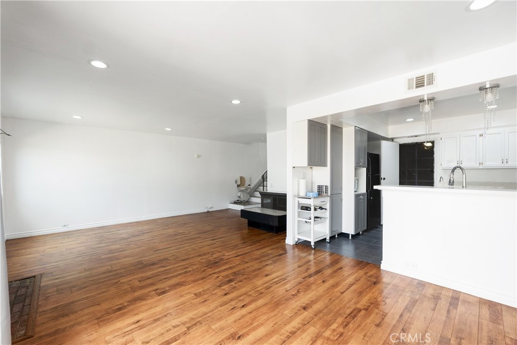 8515 Burnet #b Avenue #b Property Photo 17