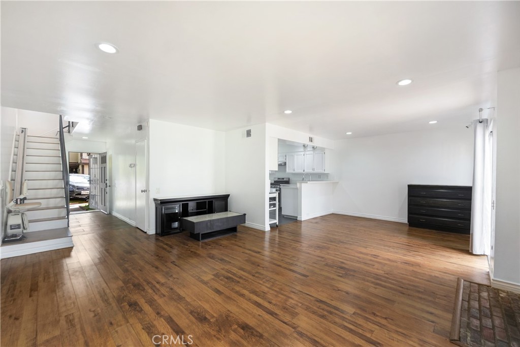 8515 Burnet #b Avenue #b Property Photo 18