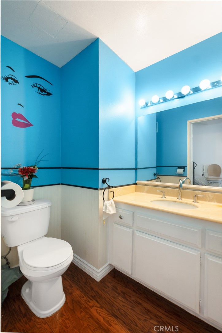 8515 Burnet #b Avenue #b Property Photo 19