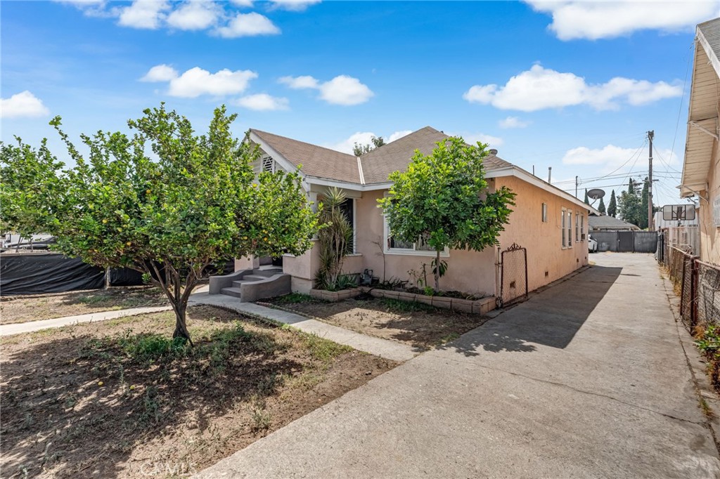 1302 E 48th Place Property Photo 1