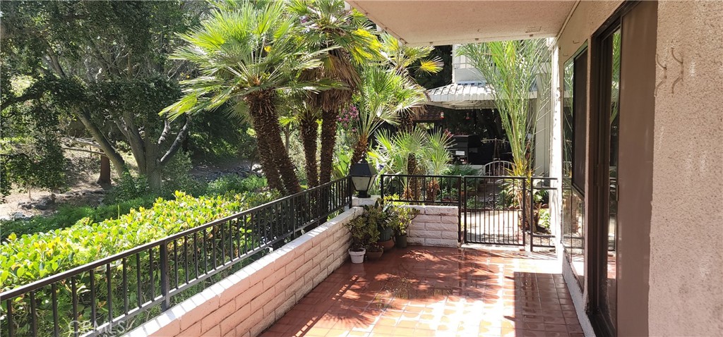 931 Avenida Majorca #a Property Photo 2