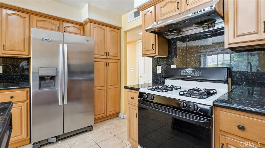7432 Bellingham Ave Property Photo 4