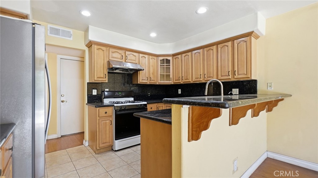 7432 Bellingham Ave Property Photo 16
