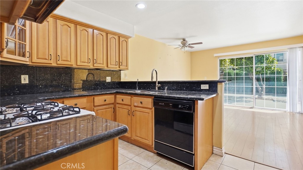 7432 Bellingham Ave Property Photo 17