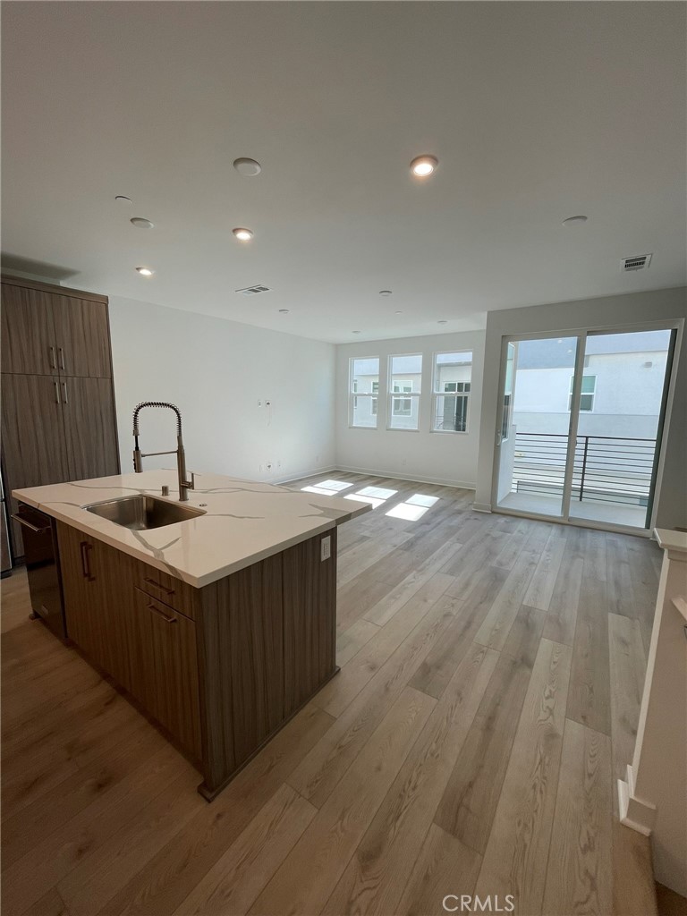 1230 W Bushell Property Photo 4