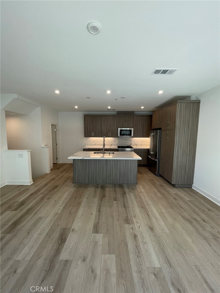 1230 W Bushell Property Photo 5