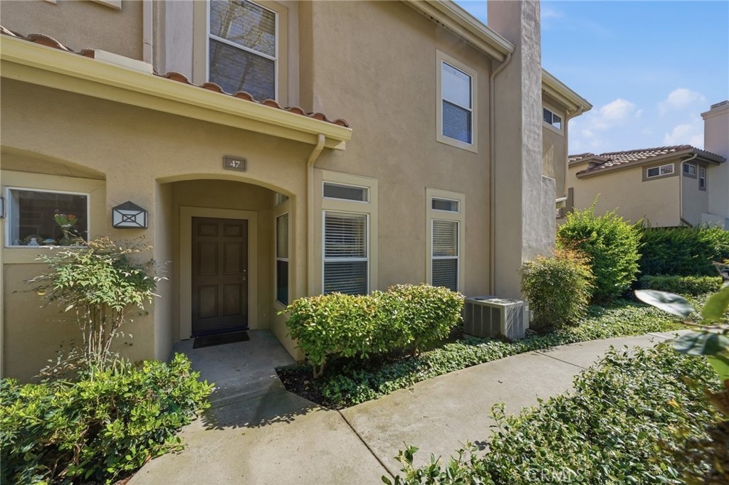 47 Via Madera Property Photo 1