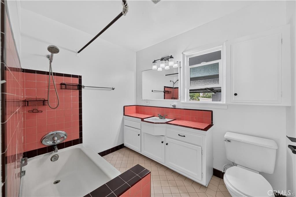1199 N Citrus Avenue Property Photo 25