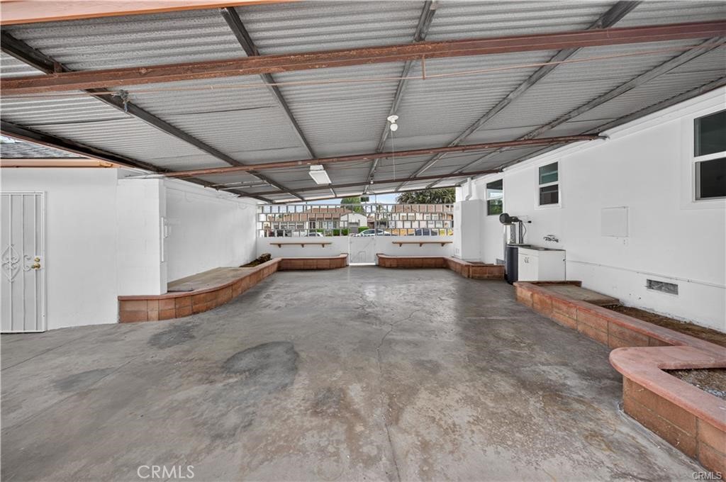 1199 N Citrus Avenue Property Photo 27