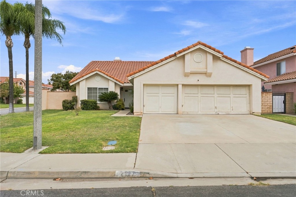 2127 E Bellbrook Property Photo 2