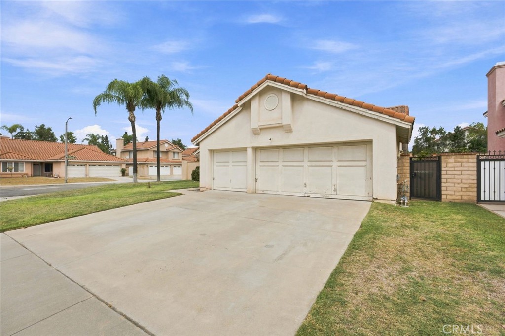 2127 E Bellbrook Property Photo 4