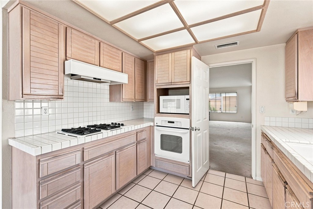 2127 E Bellbrook Property Photo 18