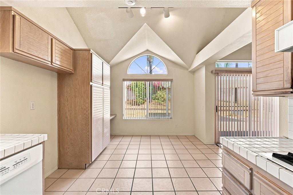 2127 E Bellbrook Property Photo 19