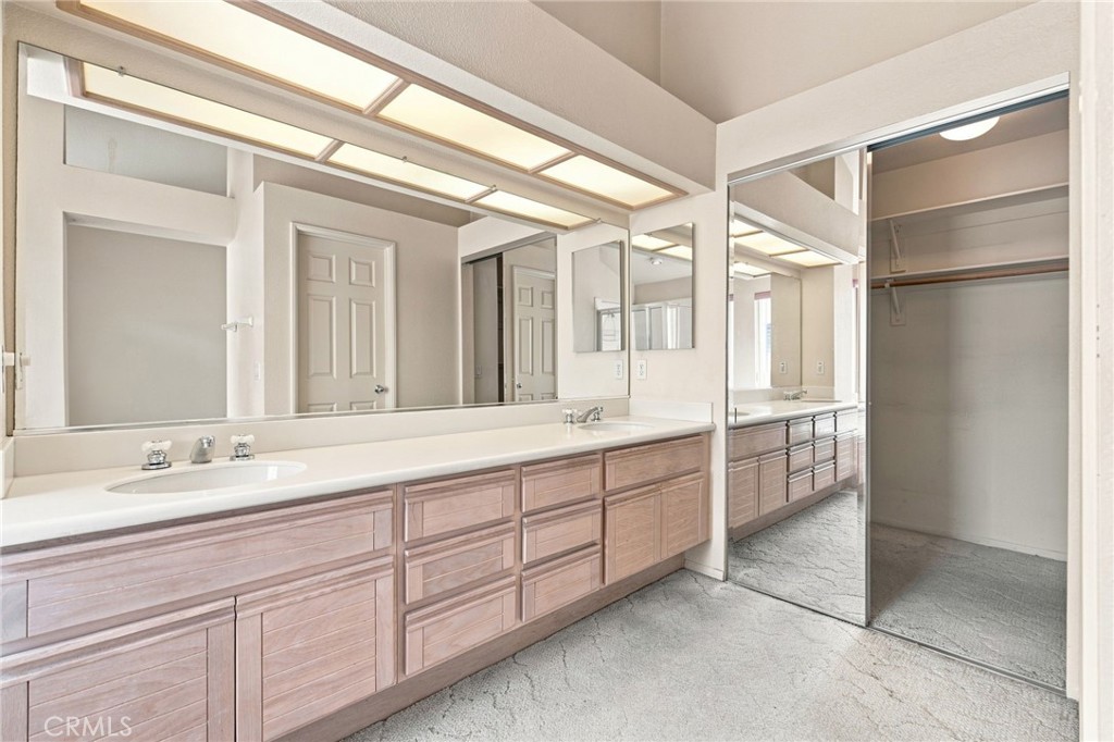 2127 E Bellbrook Property Photo 30