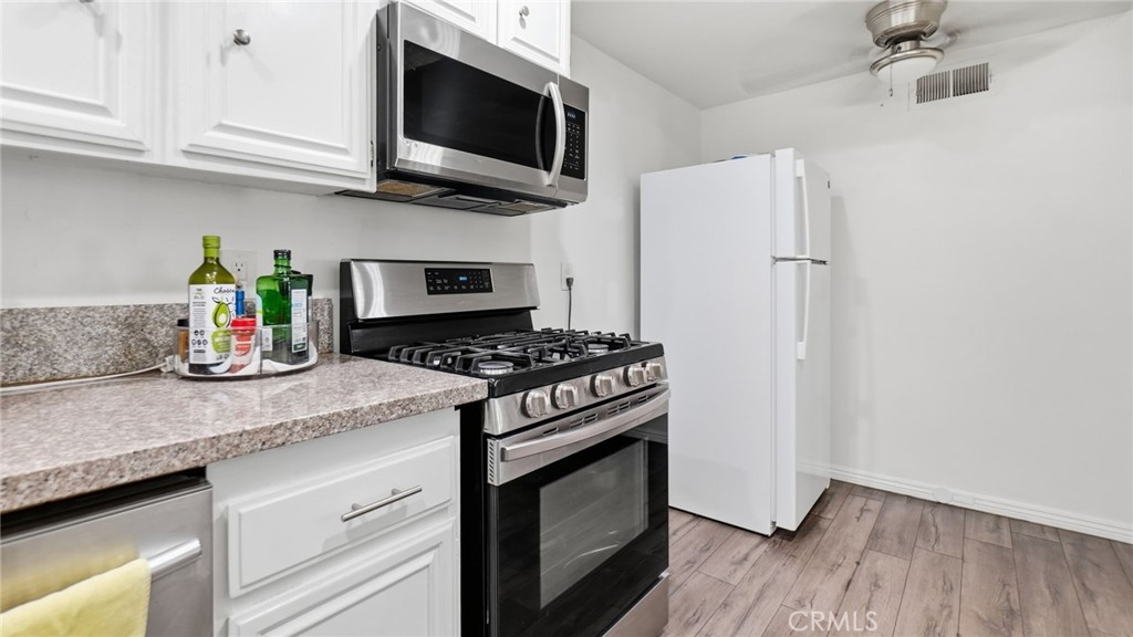 1239 W Rosecrans 4 Property Photo 2
