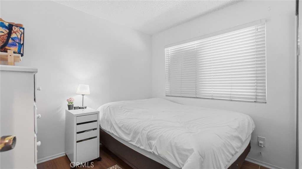 1239 W Rosecrans 4 Property Photo 4