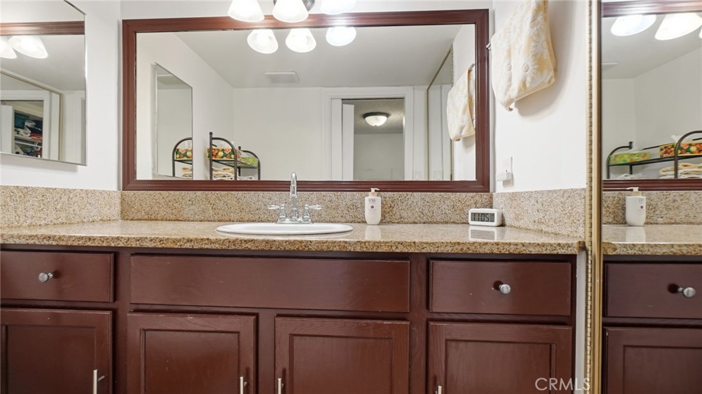 1239 W Rosecrans 4 Property Photo 23