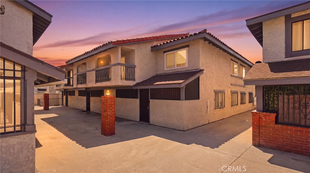 1239 W Rosecrans 4 Property Photo 40