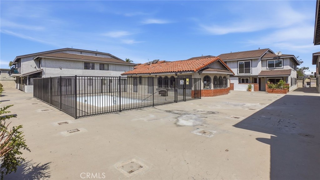 1239 W Rosecrans 4 Property Photo 41