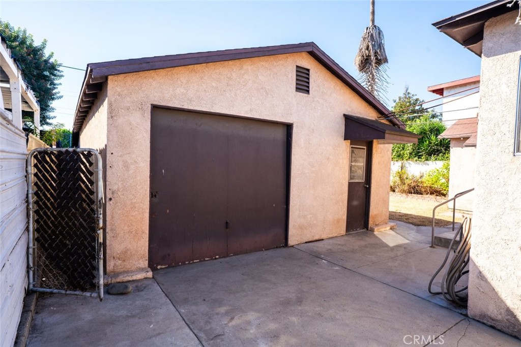814 W Maple Street Property Photo 4