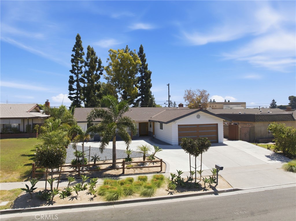 14762 Carfax Property Photo 36