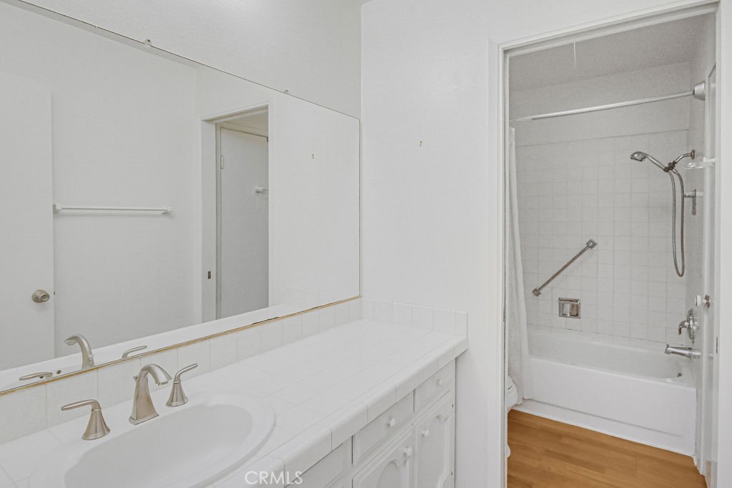 670 W Glenwood Property Photo 20