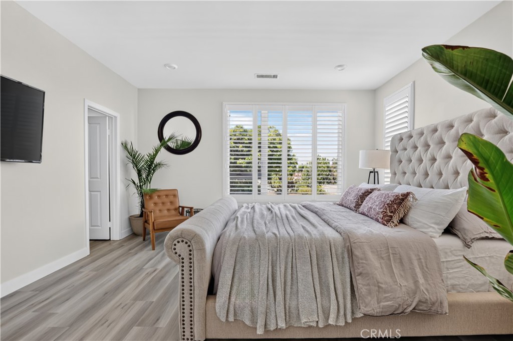 10670 Paramount Boulevard Property Photo 15