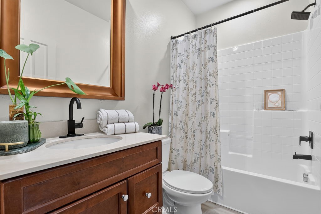 10670 Paramount Boulevard Property Photo 24