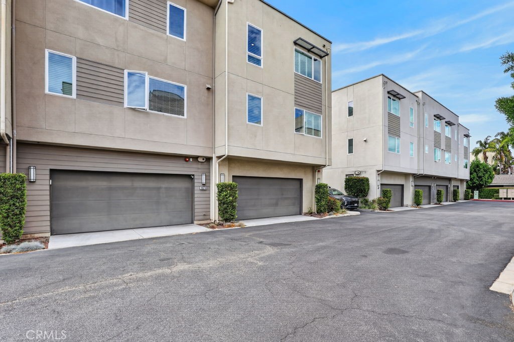 10670 Paramount Boulevard Property Photo 30