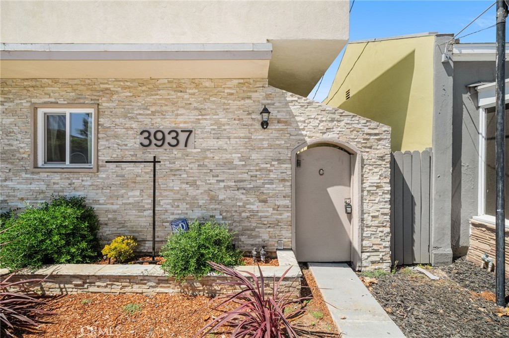 3937 Long Beach Property Photo 4