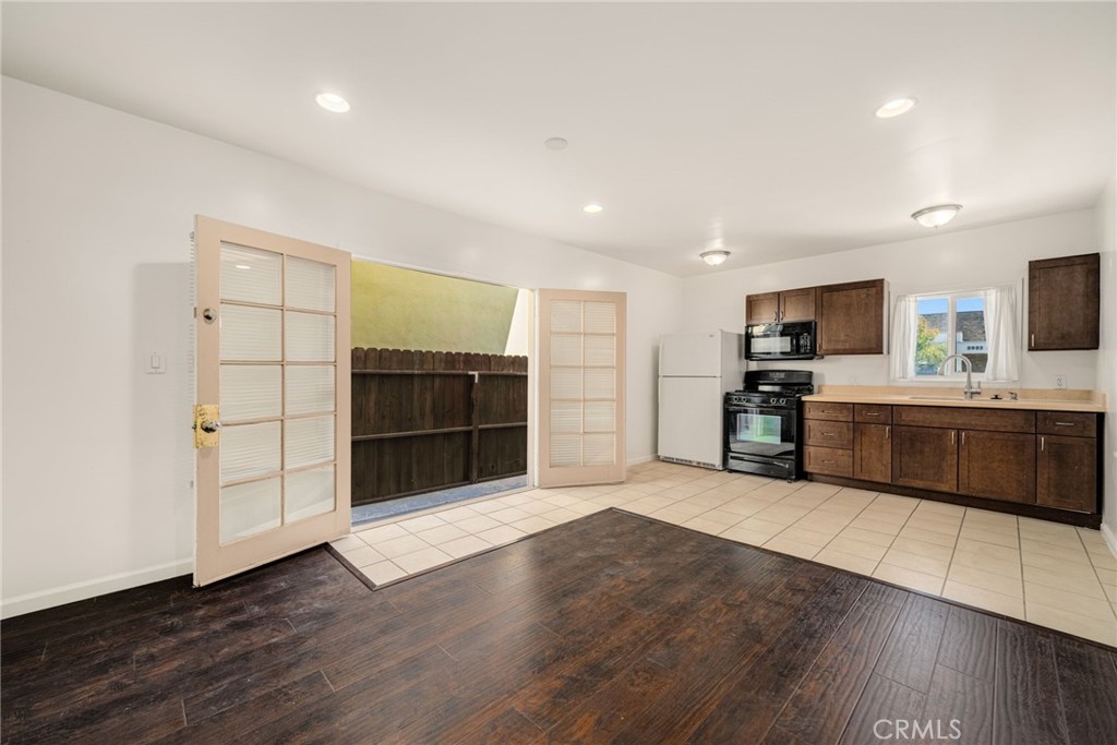 3937 Long Beach Property Photo 7