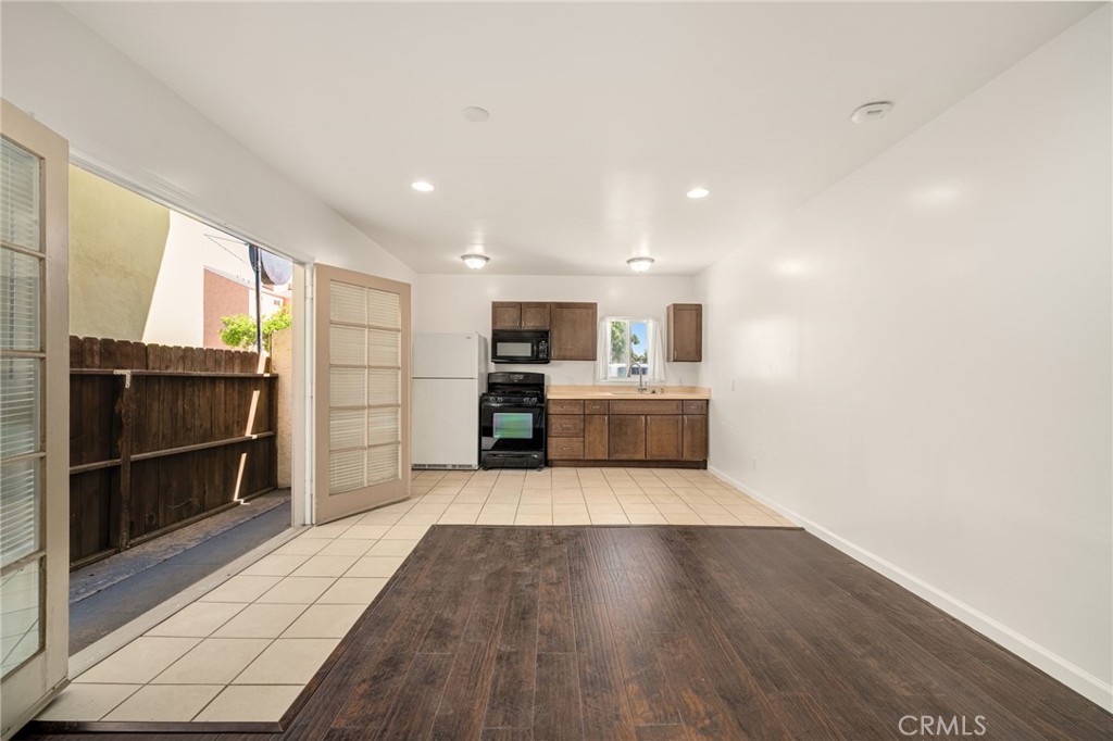 3937 Long Beach Property Photo 8