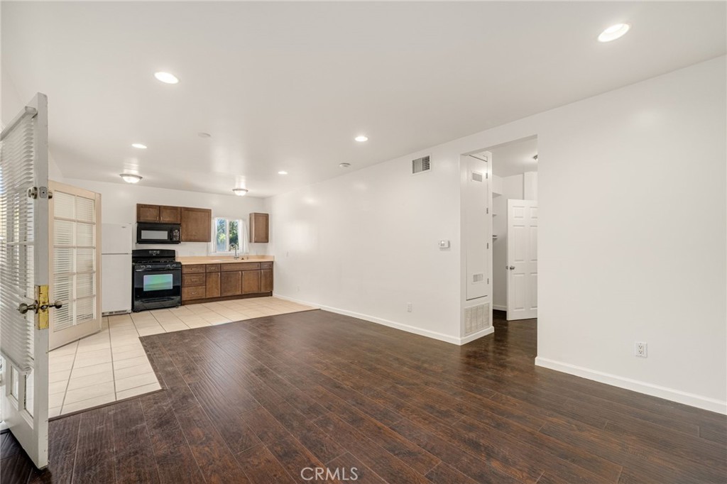3937 Long Beach Property Photo 12