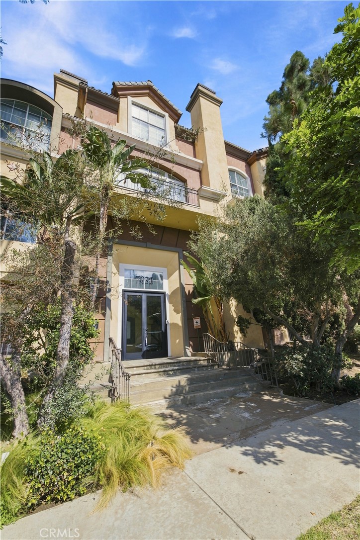 7033 La Tijera Property Photo 3
