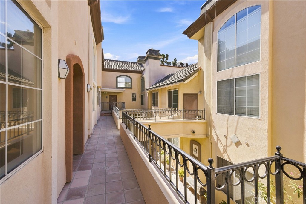 7033 La Tijera Property Photo 7