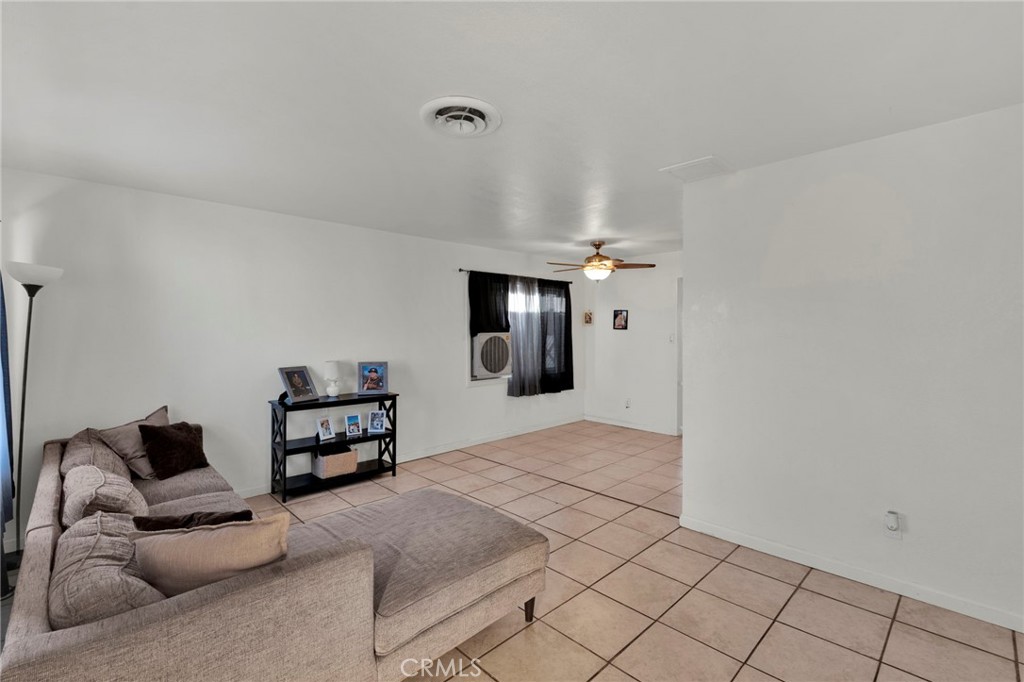 1101 E Virginia Way Property Photo 4