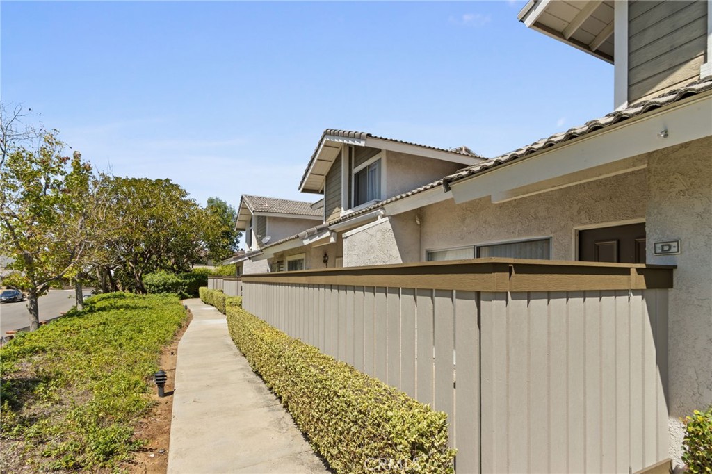 1109 Golden Springs Drive D Property Photo 2
